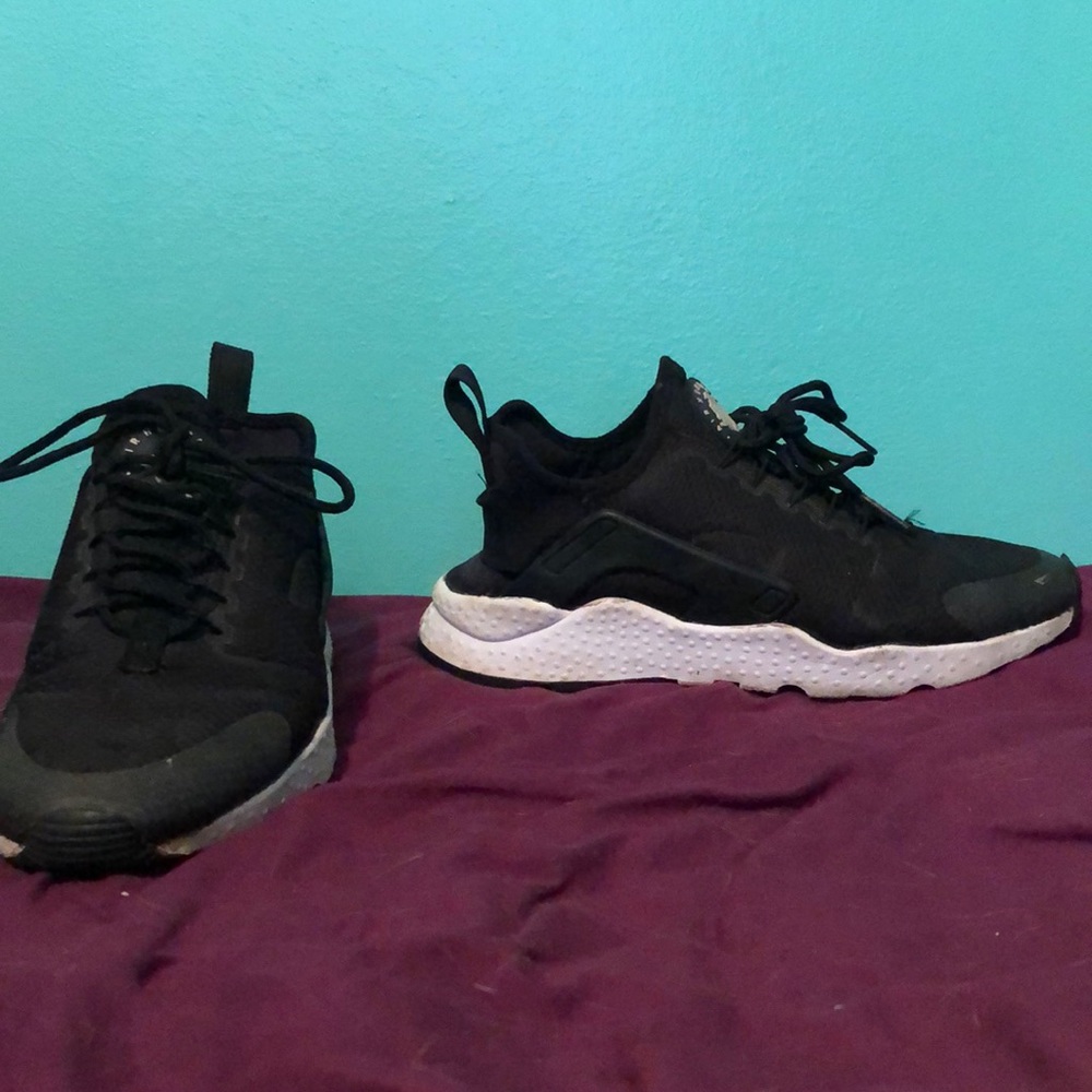 Women Huarache shoes.